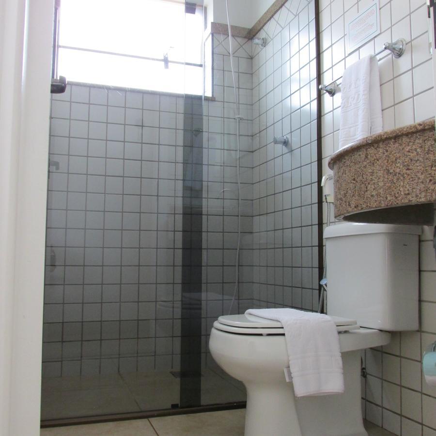 Holambra Garden Hotel Exterior foto Bathroom with a shower enclosure